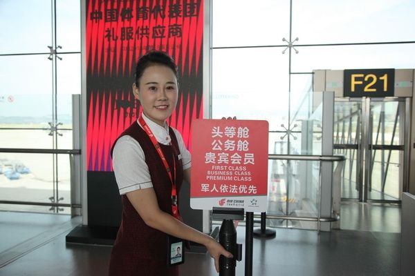 王怡：用心、用情、用愛工作的國航重慶地服人